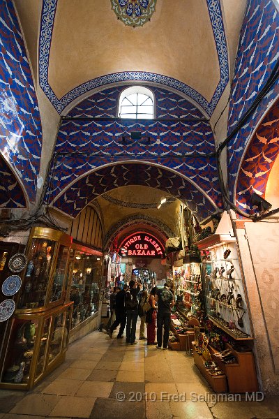 20100402_111617 D3.jpg - The Grand Bazaar attracts 250,000 to 400,000 people daily